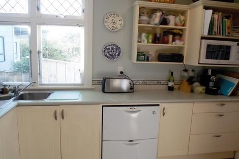 Photo of property in 32 Beauchamp Street, Karori, Wellington, 6012