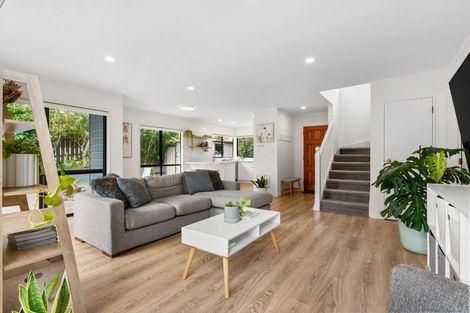 Photo of property in 2/13 Pinewood Grove, Botany Downs, Auckland, 2010