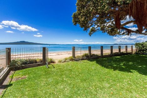 Photo of property in 30 Oxford Terrace, Coromandel, 3506