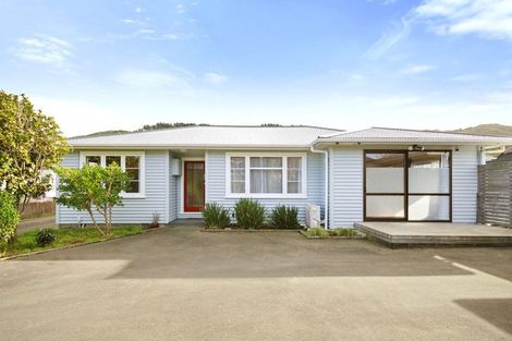 Photo of property in 3 Findlay Street, Tawa, Wellington, 5028