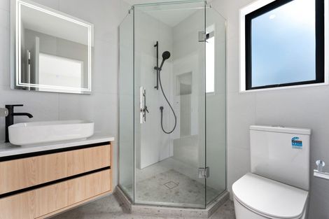 Photo of property in 729 Massey Road, Mangere, Auckland, 2022