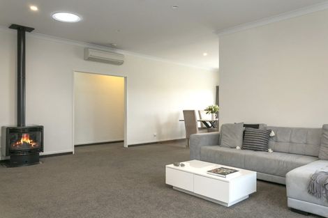 Photo of property in 73 Harvey Street, Waipahihi, Taupo, 3330