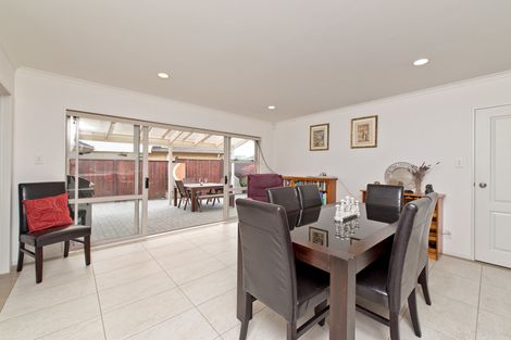 Photo of property in 16 Lake Road, Northcote, Auckland, 0627