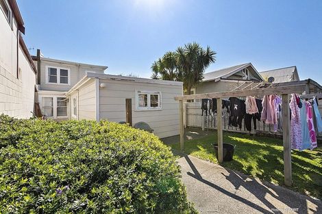 Photo of property in 213 The Parade, Island Bay, Wellington, 6023