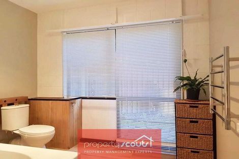 Photo of property in 10 Lindaver Grove, Merrilands, New Plymouth, 4312