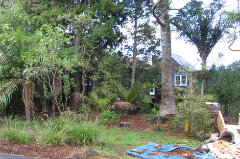 Photo of property in 16 Hollywood Avenue, Titirangi, Auckland, 0604