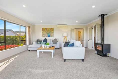 Photo of property in 77 Harvey Street, Waipahihi, Taupo, 3330