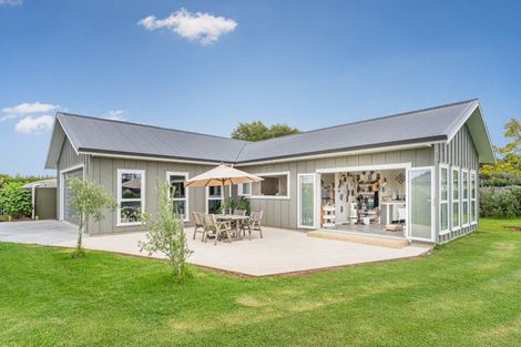 Photo of property in 10 Austin Drive, Whitianga, 3510
