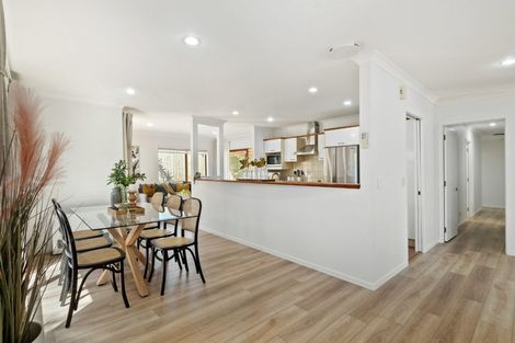 Photo of property in 5 Fearnley Grove, Albany, Auckland, 0632