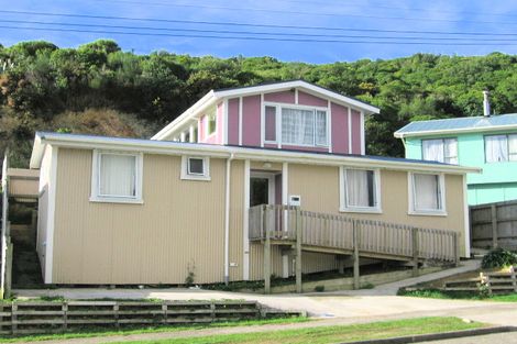 Photo of property in 52 Cardiff Crescent, Cannons Creek, Porirua, 5024