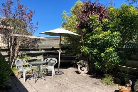 Photo of property in 66unit Robinson Avenue, Holdens Bay, Rotorua, 3010