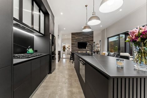 Photo of property in 72 Point Wells Road, Point Wells, 0986