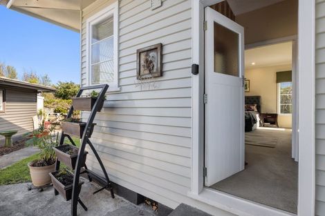 Photo of property in 28 Oxford Street, Martinborough, 5711