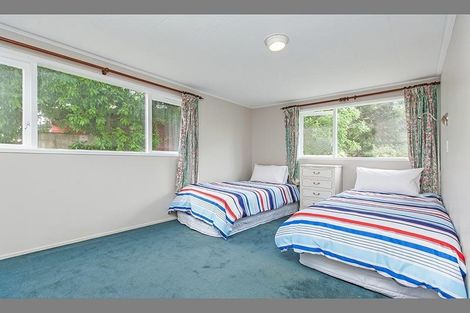 Photo of property in 40 Valley View Road, Glenfield, Auckland, 0629