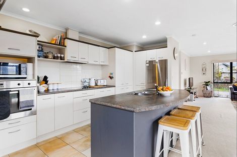 Photo of property in 8 Russett Grove, Henderson, Auckland, 0612