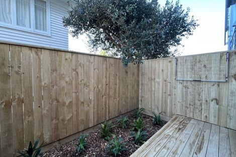 Photo of property in 5/2 Moor Avenue, Te Atatu Peninsula, Auckland, 0610