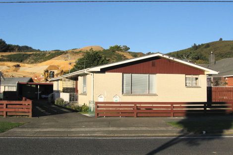 Photo of property in 205 Stokes Valley Road, Stokes Valley, Lower Hutt, 5019
