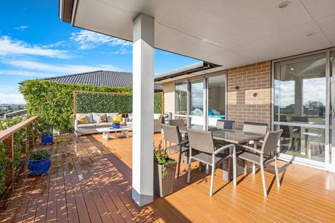 Photo of property in 16 Ruth Craig Place, Stanmore Bay, Whangaparaoa, 0932