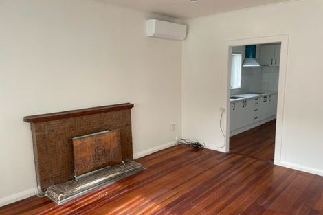 Photo of property in 22 Cliff View Drive, Green Bay, Auckland, 0604