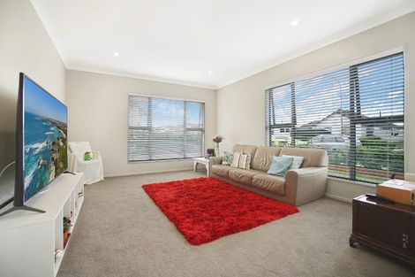 Photo of property in 14 Gelderland Way, Karaka, Papakura, 2113