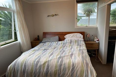 Photo of property in 13 Rickards Place, New Lynn, Auckland, 0600