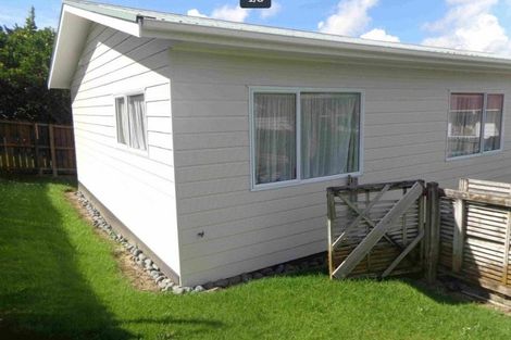 Photo of property in 1/11 Mona Vale, West Harbour, Auckland, 0618