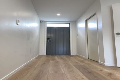 Photo of property in 2/10 Vinifera Place, Fairview Heights, Auckland, 0632