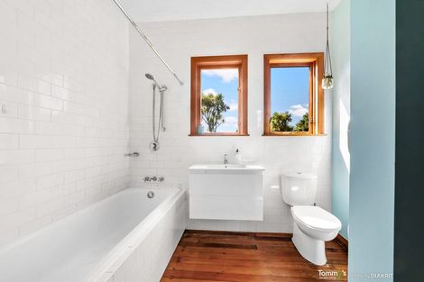 Photo of property in 27 Beacon Hill Road, Strathmore Park, Wellington, 6022