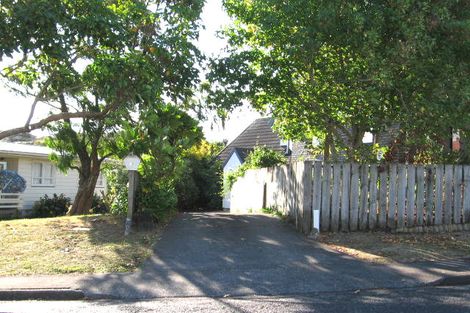 Photo of property in 3 Lantana Road, Green Bay, Auckland, 0604