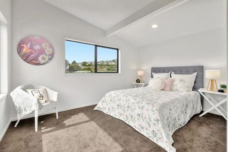 Photo of property in 84a Stewart Drive, Newlands, Wellington, 6037