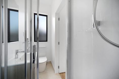 Photo of property in 5/233 Great North Road, Henderson, Auckland, 0612