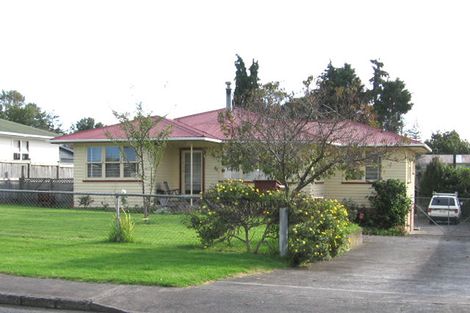 Photo of property in 12 Gill Avenue, Te Atatu Peninsula, Auckland, 0610