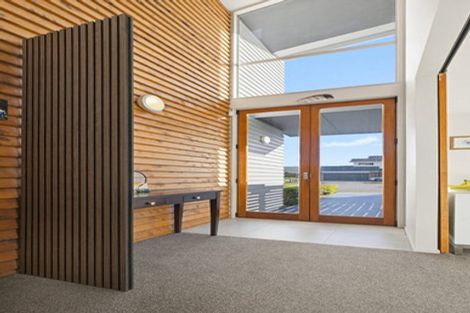 Photo of property in 7 Pikitanga Close, Tawa, Wellington, 5028