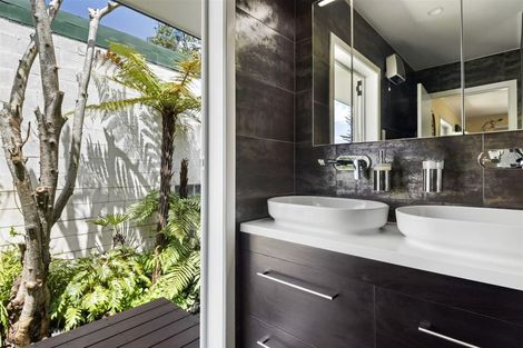 Photo of property in 1/107 Nile Road, Milford, Auckland, 0620