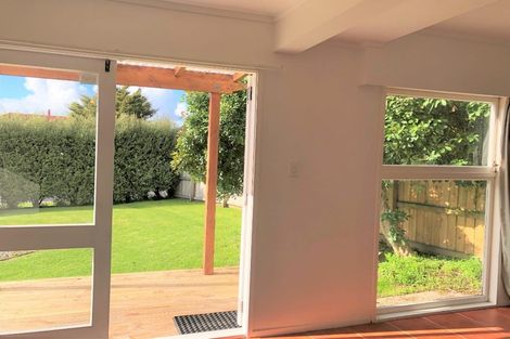 Photo of property in 42 Durham Street, Te Atatu Peninsula, Auckland, 0610