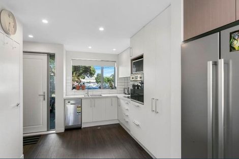 Photo of property in 2u3 Stone Street, Miramar, Wellington, 6022
