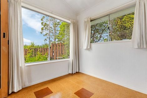 Photo of property in 98 Otitori Bay Road, Titirangi, Auckland, 0604