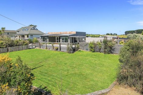 Photo of property in 1927 Parewanui Road, Parewanui, Bulls, 4894