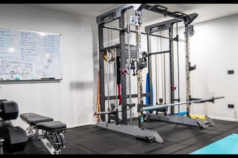 Photo of property in 5 Te Ara Karoiroa Road, Hurford, New Plymouth, 4374