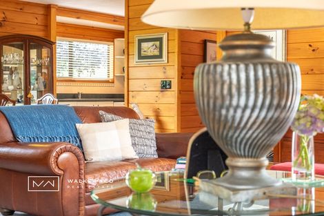 Photo of property in 1 Bathurst Street, Silverstream, Upper Hutt, 5019