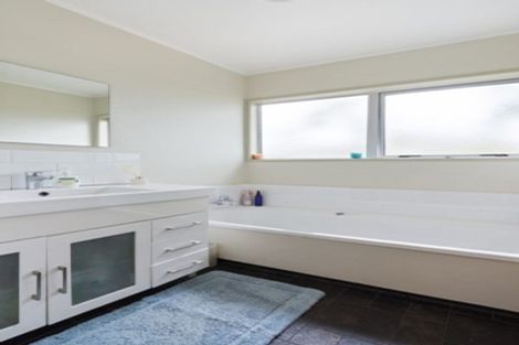 Photo of property in 208 Mahia Road, Weymouth, Auckland, 2103