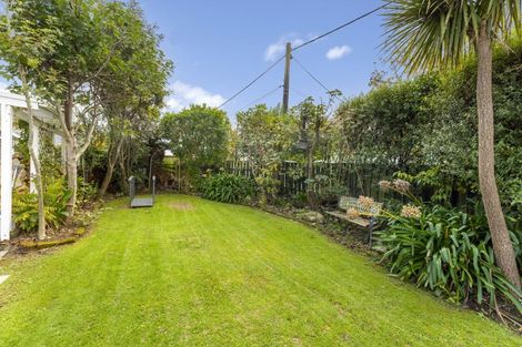 Photo of property in 1 Oriel Place, Levin, 5510