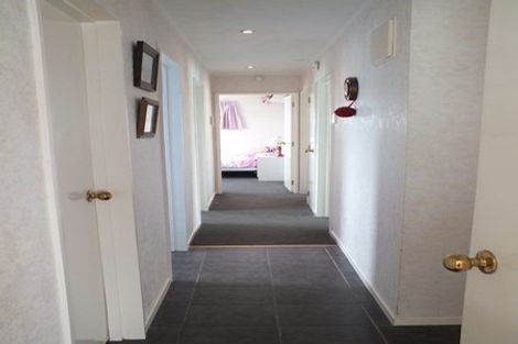 Photo of property in 87 Hillcrest Drive, Kelvin Grove, Palmerston North, 4414