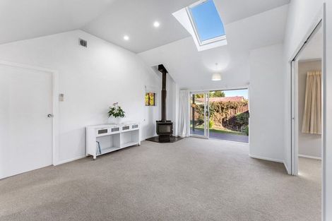 Photo of property in 2/49 Sarabande Avenue, Redwood, Christchurch, 8051