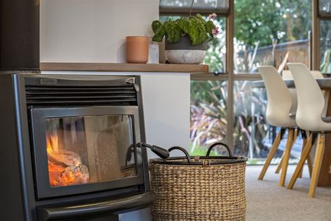 Photo of property in 60 Kaipara Road, Papakura, 2582