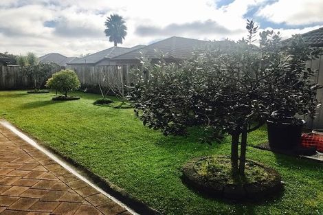 Photo of property in 15 Hillwell Drive, Henderson, Auckland, 0612