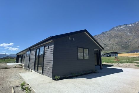 Photo of property in 10 Leicester Street, Jacks Point, 9371