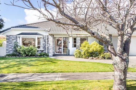 Photo of property in 3 Papawai Grove, Waikanae, 5036