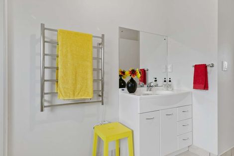 Photo of property in 15 Cabeleigh Drive, Helensville, 0800