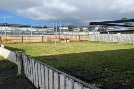 Photo of property in 47 Royal View Road, Te Atatu South, Auckland, 0610